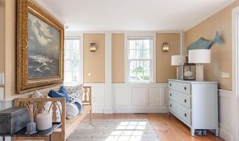 41 Elm St, Newport, RI 02840