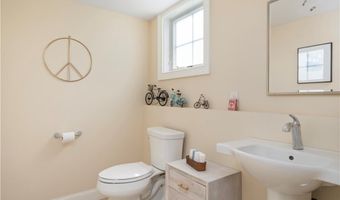 40 Kettle Point Ave, East Providence, RI 02914