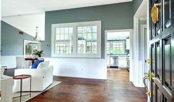 33 Meadowbrook Dr, Barrington, RI 02806