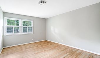 8402 CAMDEN St, Alexandria, VA 22308