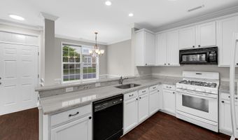 10 Millbrook Ct, Algonquin, IL 60102