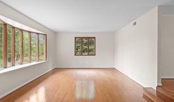 4100 DOWNING St, Annandale, VA 22003