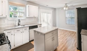 4 BROMLEY Ct, Atco, NJ 08004