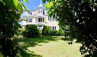 45 Ayrault Ave 8, Newport, RI 02840