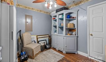 3755 Brookchase Ln, Charlotte, NC 28205