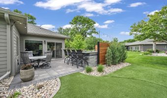 905 Emerald Pines Dr, Arnolds Park, IA 51331