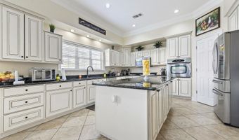 2013 Pointe Clear Dr, Biloxi, MS 39531