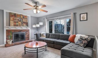 225 Vistaoak Ct, Ballwin, MO 63021