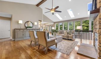 924 Forest Lake Ct, Ballwin, MO 63021