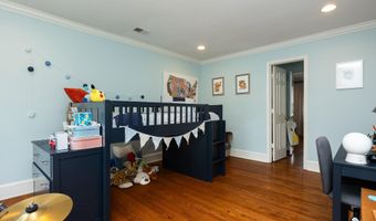 8809 SAUNDERS Ln, Bethesda, MD 20817
