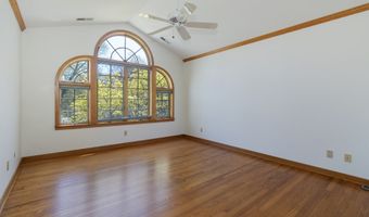 9 Howd Ave, Branford, CT 06405