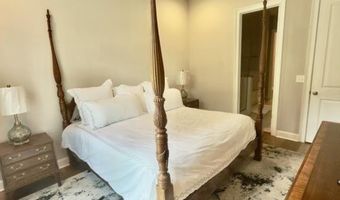 1718 W FARMVILLE Rd, Auburn, AL 36830