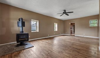 102 W Walnut St, Anamosa, IA 52205