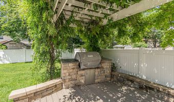 210 W Pickwick Rd, Arlington Heights, IL 60005
