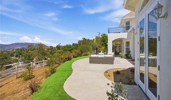 1094 Hillcrest View Ln, Fallbrook, CA 92028
