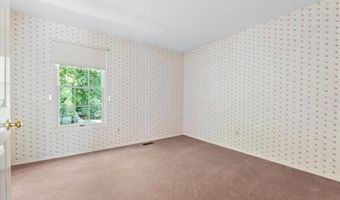 14 Cambridge Circle Ct, Ballwin, MO 63011