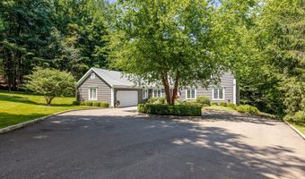 12 Lyndenwood Dr, Brookfield, CT 06804