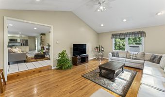 4 Quail Run Dr, Danbury, CT 06811