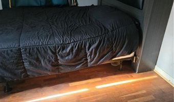 611 S Harrison Ave, Aurora, MO 65605