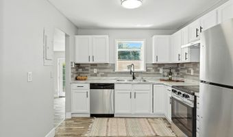 209 E HUMBOLDT St, Bingen, WA 98605