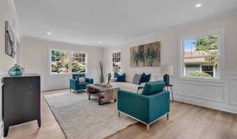 8 Imperia Pl, Aberdeen, NJ 07747