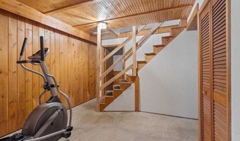 9 Iriquois Dr, Ashburnham, MA 01430