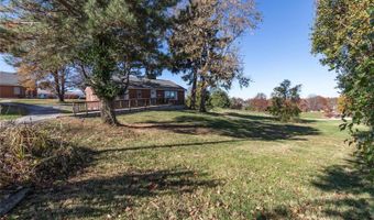 105 N Elm St, Ballwin, MO 63011