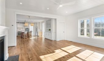 1 Knowlton Ct, Bristol, RI 02809