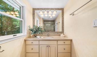 3843 30TH St N, Arlington, VA 22207