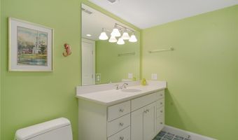 19 Ledge Rd, Bristol, RI 02809