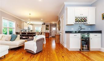 19 Eustis Ave, Newport, RI 02840