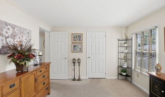 3 Queens Rd 211, Attleboro, MA 02703