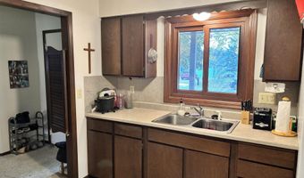 107 Golf Course Dr, Armstrong, IA 50514