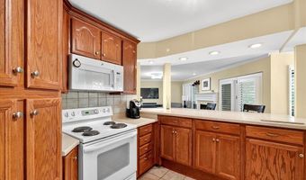 740 Woodside Trails Dr 103, Ballwin, MO 63021