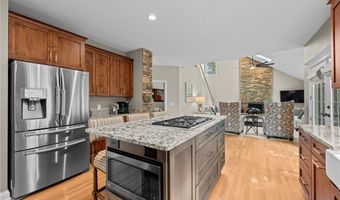 215 Beaumont Trl, Aurora, OH 44202