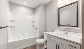 30 Essex Woods Ln B, Amherst, NY 14228