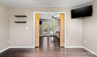 24 Ian River Dr, Asheville, NC 28806