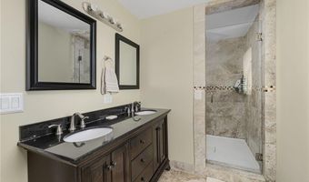 136 Corporate Pl, Middletown, RI 02842