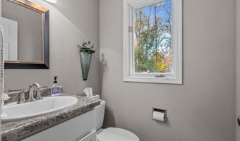 11 HILLTOP Ct, Appleton, WI 54914