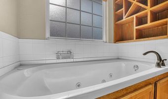 1808 Javelina Dr, Altus, OK 73521