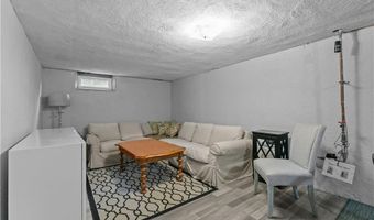 18 Sylvan Ter, Newport, RI 02840