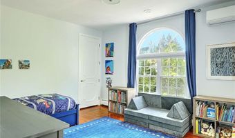 247 Oaklawn Ave, Cranston, RI 02920