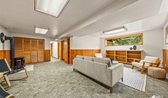 21624 Sean St, Chugiak, AK 99567