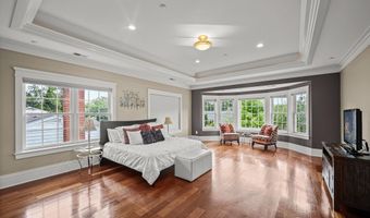 9715 SINGLETON Dr, Bethesda, MD 20817
