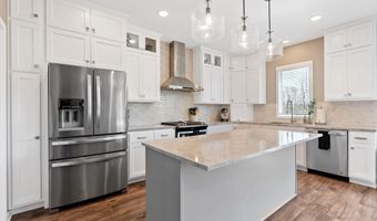 2016 Fairway Dr, Auburn, IN 46706