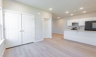 1403 SW Casuarina Dr 1, Bentonville, AR 72712
