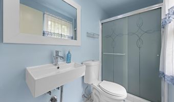 150 Idlebrook Ln, Aberdeen, NJ 07747