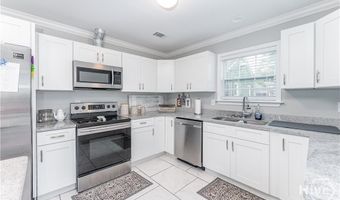 112 W 52nd St, Savannah, GA 31405