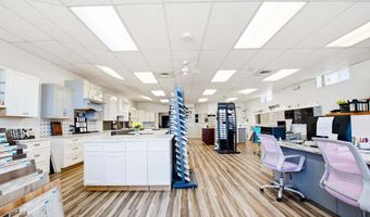 635 W Main St, Branford, CT 06405