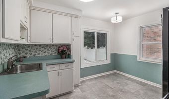 9885 Hubert Ave, Allen Park, MI 48101